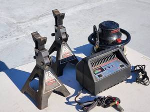 lot 36 image: Set of 3 - Ton Jack Stands, Battery Charger and a Craftsman 9 inch Car Buffer