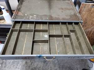 lot 87 image: Vintage OD Green Military Tool Cabinet with four Drawers