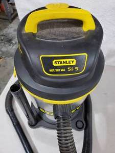 lot 206 image: Small 5 Gallon WetDry Vac