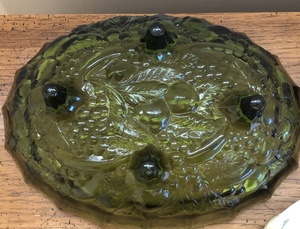lot 107 image: Vintage Green Glass Bowl & Two Small Platters