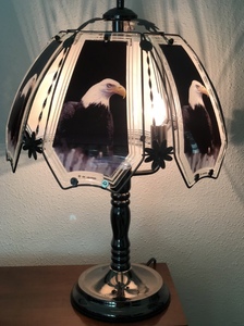 lot 138 image: Eagle Glass Shade Lamp