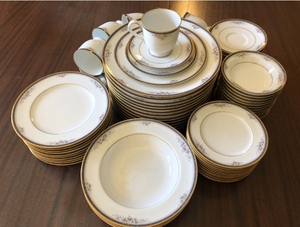 lot 130 image: Noritake China Set