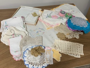 lot 184 image: Vintage Linens