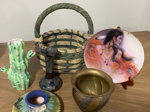 lot 179 image: Misc Home Decor Items