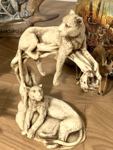 lot 180 image: Home Decor-SouthwesternWestern Themed