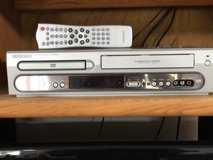lot 190 image: Coby 31 TV and Magnavox DVDVHS Player