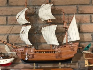 lot 194 image: Decorative Model Ships