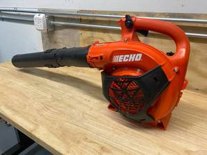 lot 15 image: ECHO 170 MPH 453 CFM 25.4 cc Gas 2-Stroke Cycle Handheld Leaf Blower