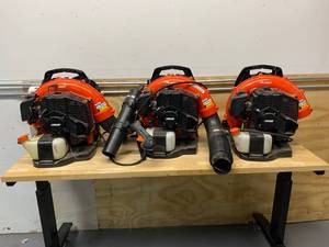 lot 52 image: ECHO Lot of Three- 216 MPH 517 CFM 58.2cc Gas 2-Stroke Cycle Backpack Leaf Blowers with Tube Throttle