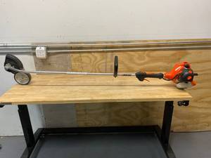 lot 87 image: ECHO 21.2 cc Gas 2-Stroke Cycle Edger