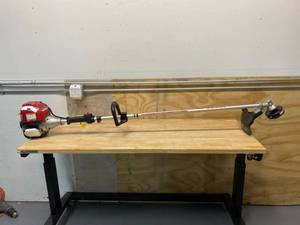 lot 88 image: HONDA 35 cc Straight Shaft Gas Trimmer