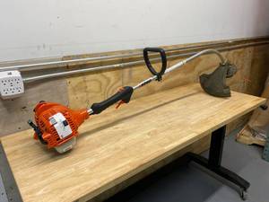 lot 89 image: ECHO 21.2 cc Gas 2-Stroke Cycle Curved Shaft Trimmer