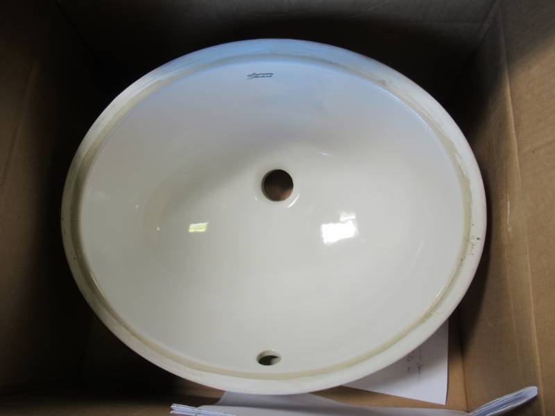 lot 915 image: American Standard Ovalyn Undermount Bathroom Sink in White 0495.221.020