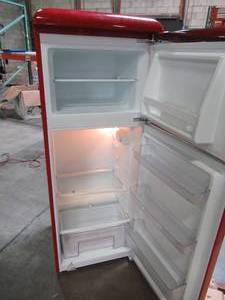 lot 105 image: Galanz 7.6 cu. ft. Mini Retro Refrigerator in Red BCD-215V-62H