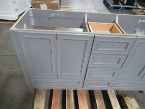 lot 133 image: Glacier Bay Candlesby 60 in. W x 19 in. D Bath Vanity in Sterling Gray CD60P2-ST