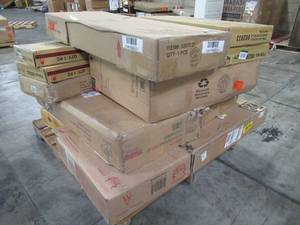 lot 206 image: WHOLESALE MIXED PALLET OF MISCELLANEOUS TABLES AND ACCENT FURNITURE