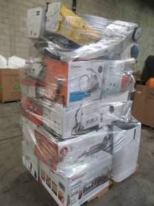 lot 207 image: WHOLESALE MIXED PALLET OF MISCELLANEOUS VACUUMS, STEAMERS, SMALL KITCHEN APPLIANCES AND MORE