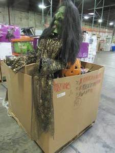 lot 208 image: HAUNTED WHOLESALE MIXED PALLET OF MISCELLANEOUS AIR BLOWN, ANIMATED HALLOWEEN DECOR AND MORE