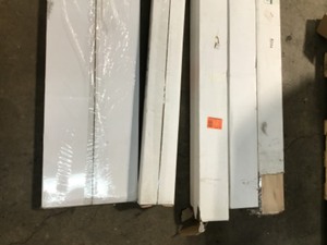 lot 1 image: 6 CASES OF ASSORTED FLOORING CUSTOMER RETURNS SEE PICS