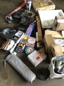 lot 31 image: MIXED MISCELLANEOUS PALLET WITH GARAGELAWN SUPPLIES CUSTOMER RETURNS NO INSPECTED UNIT SEE PICS