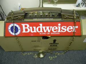 lot 40 image: VINTAGE BUDWEISER BEER CLYDESDALES (CLOCK ON BOTH SIDES) POOL TABLE LIGHT - HARD WIRED - AWESOME RARE PIECE - APPROX 40 BY 14 - SEE PICTURES