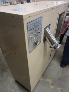 lot 114 image: HARRIS PILLOW VAC