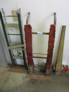 lot 127 image: APPLIANCE AND MACHINE DOLLIES