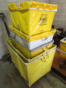 lot 129 image: COMMERCIAL LAUNDRY CARTS