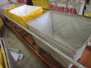 lot 131 image: COMMERCIAL LAUNDRY CARTS