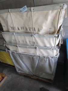 lot 133 image: COMMERCIAL LAUNDRY CARTS