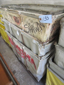 lot 135 image: COMMERCIAL LAUNDRY CARTS