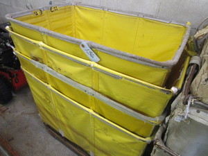 lot 136 image: COMMERCIAL LAUNDRY CARTS