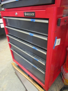 lot 151 image: HUSKY TOOL CHEST ON WHEELS