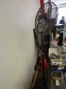 lot 174 image: INDUSTRIAL STAND FAN