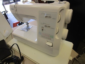 lot 177 image: KENMORE TABLE TOP SEWING MACHINE WITH CARRY CASE AND ATTACHMENTS
