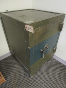 lot 205 image: HEAVY-DUTY COMBINATION SAFE