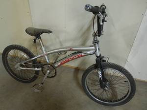 lot 13 image: Vertical Freestyle Bike
