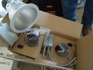 lot 26 image: 8 Retrofit Down LED Industrial Lights New in Box 18watt (3)