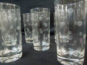 lot 29 image: 8 Vintage Hazel Atlas Capri Dot MCM Glass Tumblers-Glasses