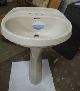 lot 46 image: Gerber Sink & Pedestal - Almond