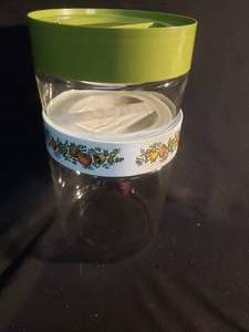 lot 61 image: Vintage Pyrex Canisters