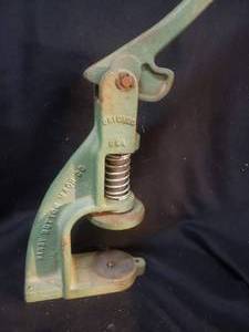 lot 81 image: Vintage Handy Button Machine Co.