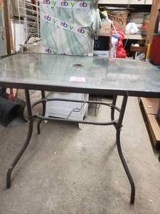 lot 87 image: Patio Table