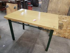 lot 88 image: Project Craft Room Table