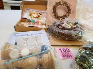 lot 100 image: Art Class - 3 Craft Kits