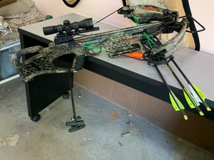 lot 58 image: PSC Fang Lt Hunting Bow with Three Arrows