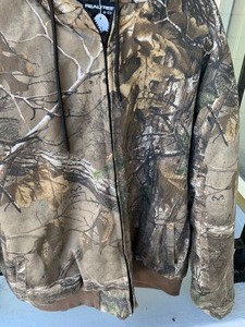 lot 72 image: Zip Up Camouflage Sweatshirt by Real Tree (XL)