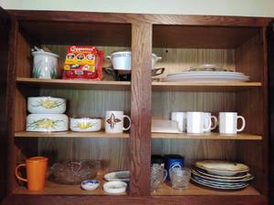 lot 9 image: Contents of Kitchen Cabinets