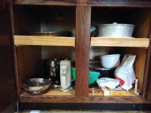 lot 10 image: Contents of Kitchen Cabinets