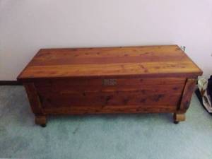lot 15 image: Vintage Cedar Lined Chest by Lakeside Craft Shop